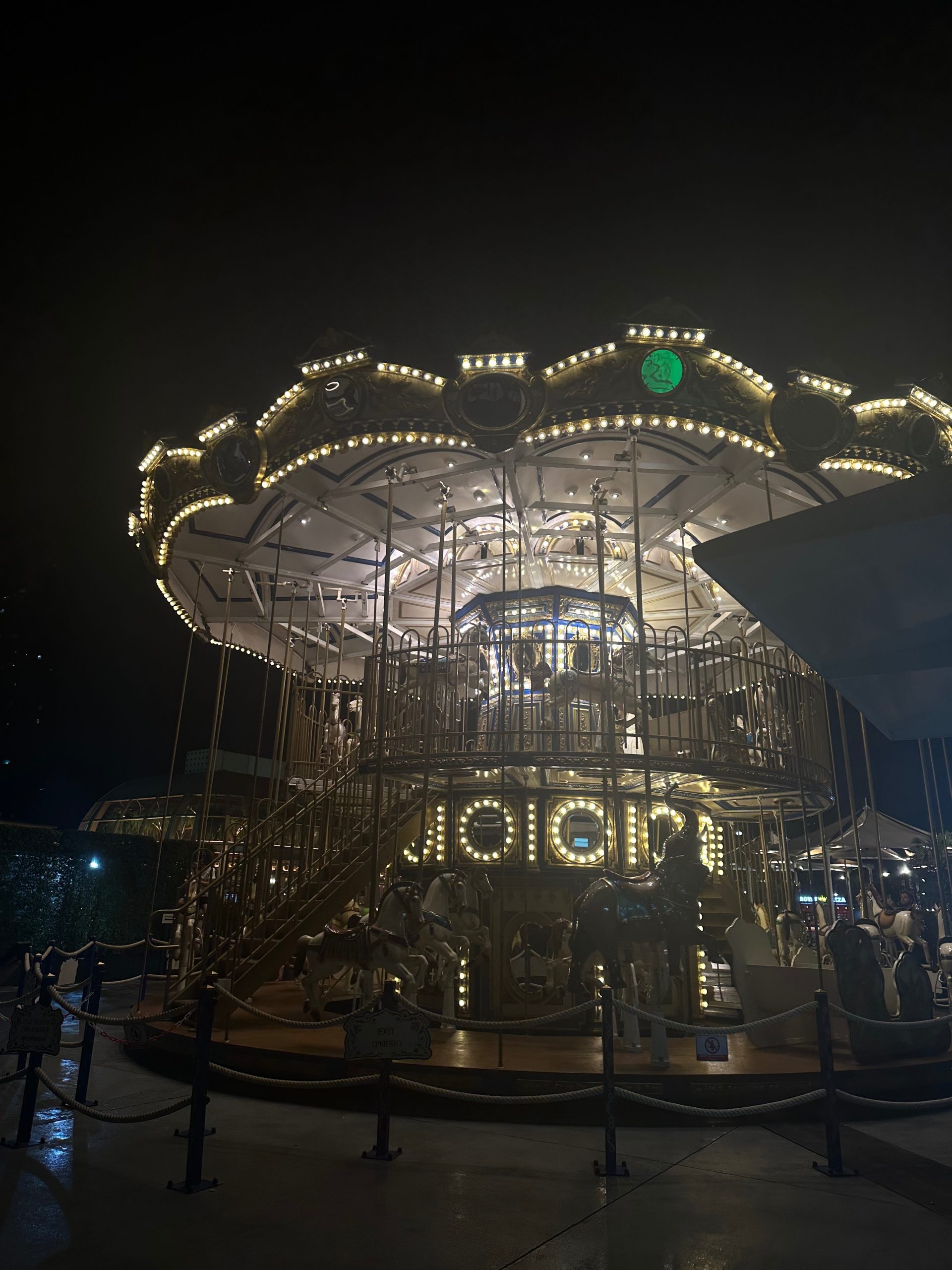 Karussell bei Nacht in Bangkok