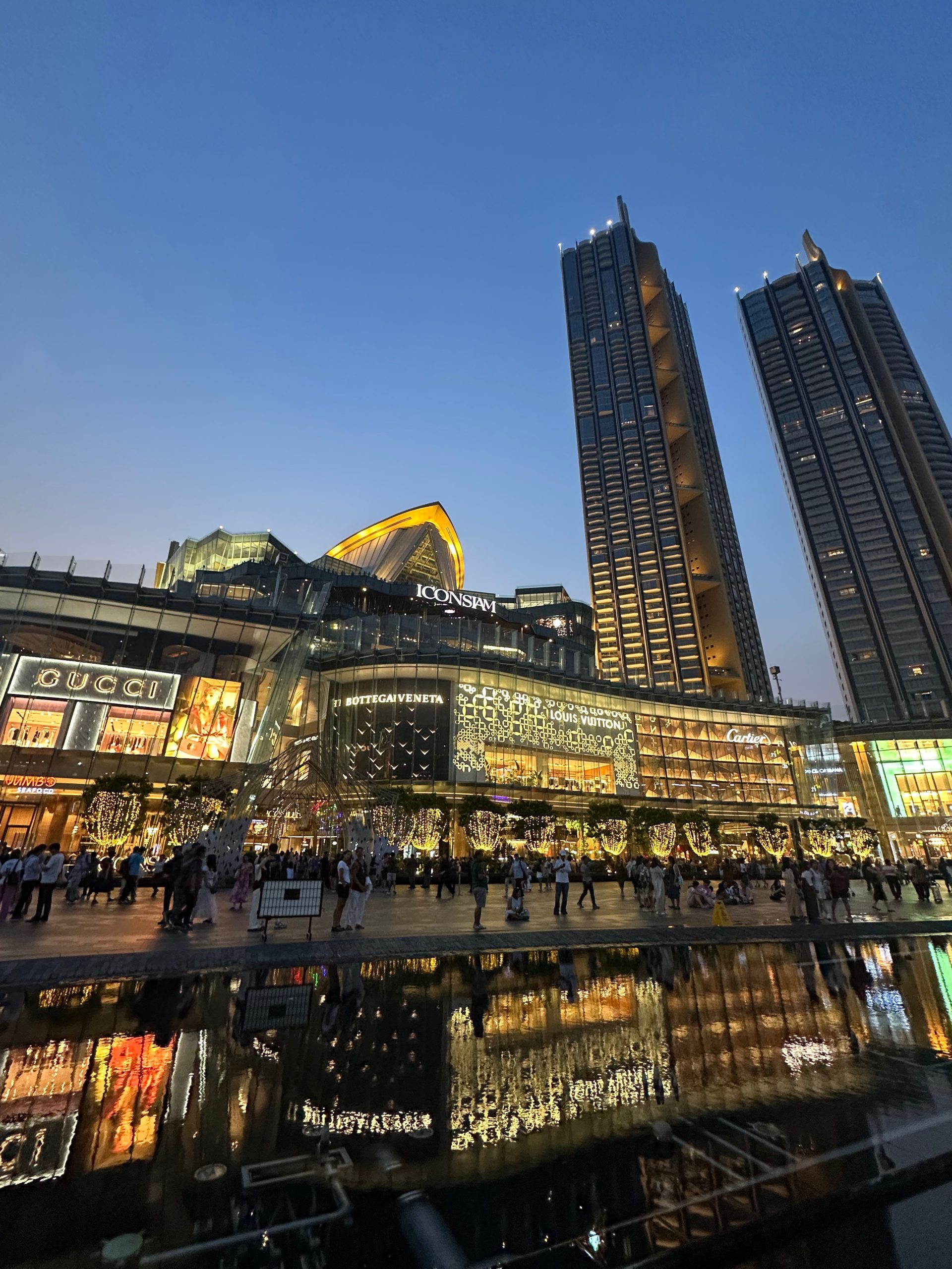 Siam Einkaufszentrum bei Nacht in Bangkok